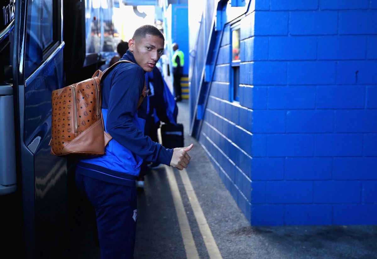 Povestea SF a lui Richarlison, îngerul din umbră » Crescut cu pistolul la tâmplă, acum întoarce totul spre nevoiași: de la flămânzii Braziliei la bolnavii de cancer