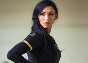 Ce a remarcat cea mai sexy antrenoare din România la jucătoarele ei: „Nu vin machiate, rujate, se grăbesc să ajungă acasă să strângă fânul”