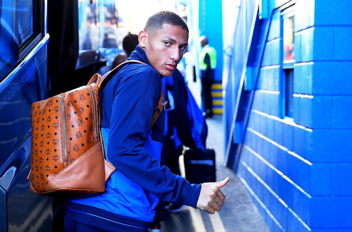 Povestea SF a lui Richarlison, îngerul din umbră » Crescut cu pistolul la tâmplă, acum întoarce totul spre nevoiași: de la flămânzii Braziliei la bolnavii de cancer