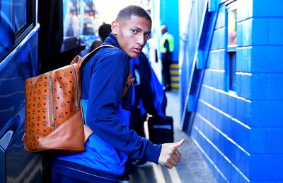 Povestea SF a lui Richarlison, îngerul din umbră » Crescut cu pistolul la tâmplă, acum întoarce totul spre nevoiași: de la flămânzii Braziliei la bolnavii de cancer