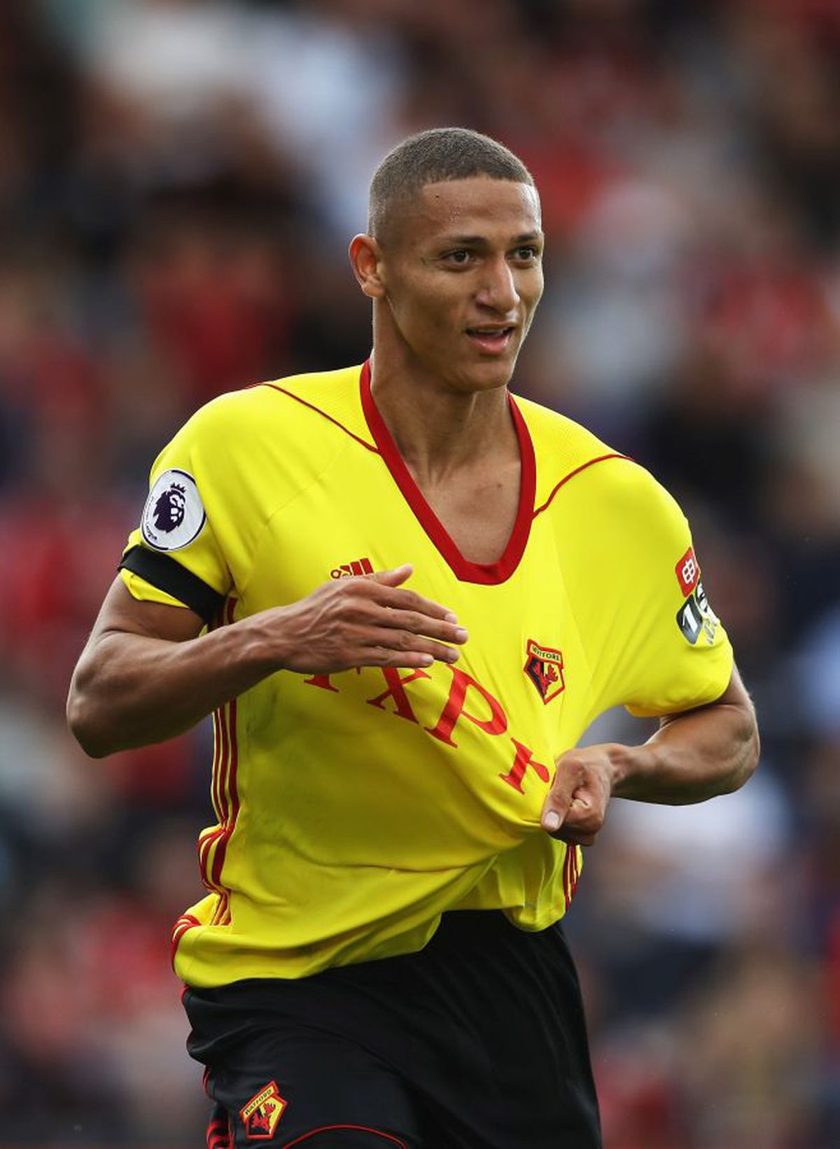 Povestea SF a lui Richarlison, îngerul din umbră » Crescut cu pistolul la tâmplă, acum întoarce totul spre nevoiași: de la flămânzii Braziliei la bolnavii de cancer