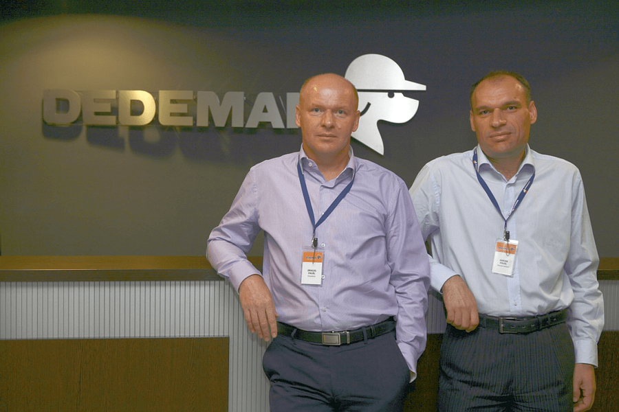 Frații Dragoș și Adrian Pavăl, cei mai bogați oameni din România, au încercat la un moment dat să negocieze o implicare masivă la Farul // foto: capital.ro Fostul arbitru din Liga 1 a „zguduit” Bursa de Valori: „Am o avere de 60-80 milioane de euro” » Pregătește o BOMBĂ: „Lucrez la proiect, Hagi CEO!”