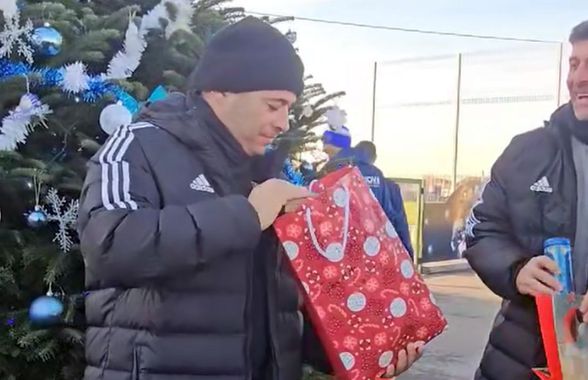 Secret Santa la FCU Craiova » Antrenorul Giovanni Costantino, surprins de cadoul primit