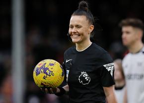 Moment istoric în Anglia! Rebecca Welch e prima femeie care a arbitrat un meci din Premier League