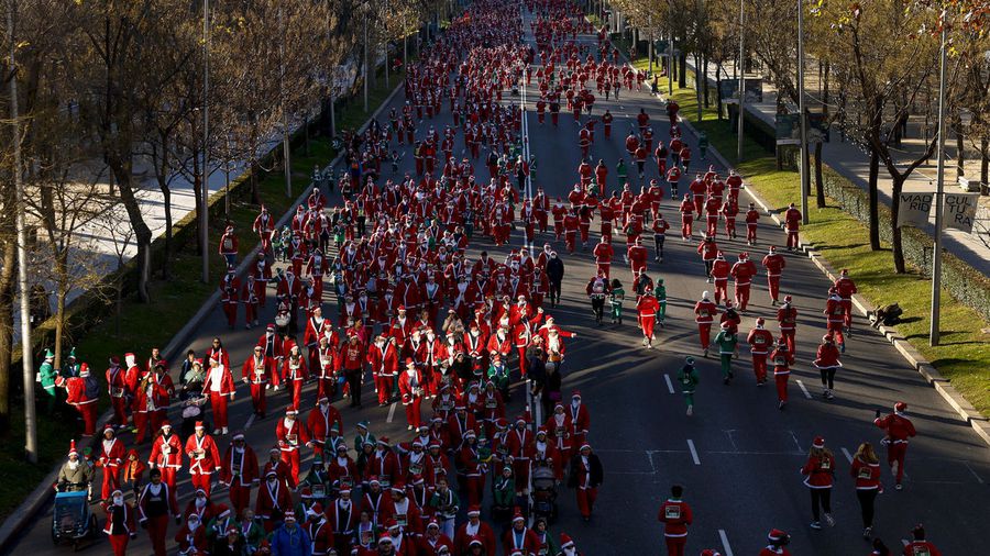 Cursa de caritate al lui Moș Crăciun din Madrid » 6.000 de persoane au alergat 4,5 kilometri