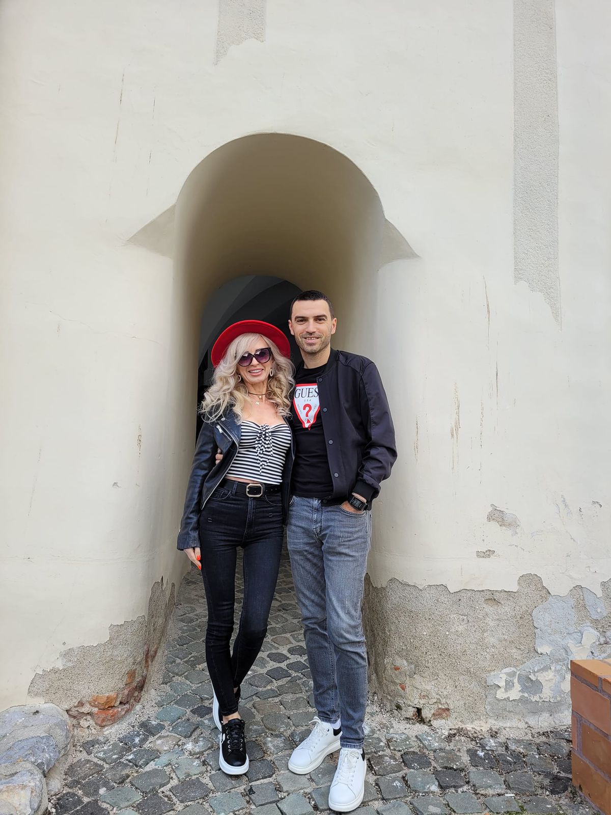 Dubai, Dubai, viața ca-n Rai » Soția lui Ovidiu Hațegan a întors toate privirile pe plajă