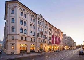 Kane s-a mutat din hotelul de 11.000 de euro pe noapte din Munchen » Mesaj de mulțumire la plecare