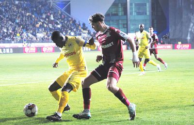 Clubul din Liga 1 face implozie! Mutu ar putea prelua banca tehnică, după o înfruntare între două tabere: galeria acuză jucătorii că l-au lucrat pe actualul antrenor