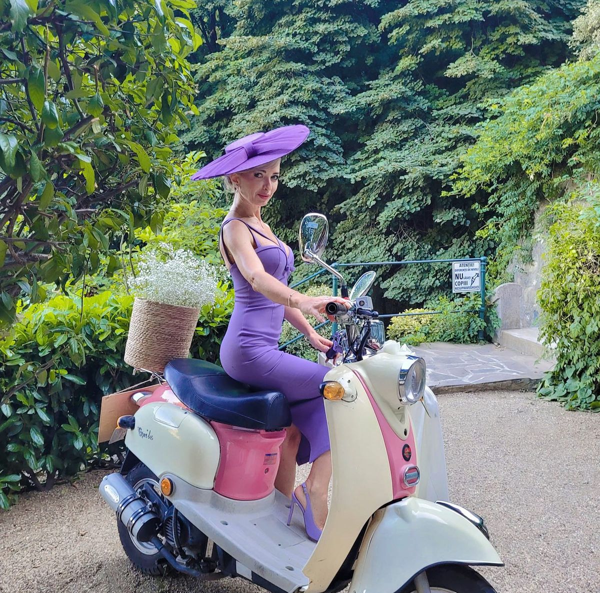 Dubai, Dubai, viața ca-n Rai » Soția lui Ovidiu Hațegan a întors toate privirile pe plajă