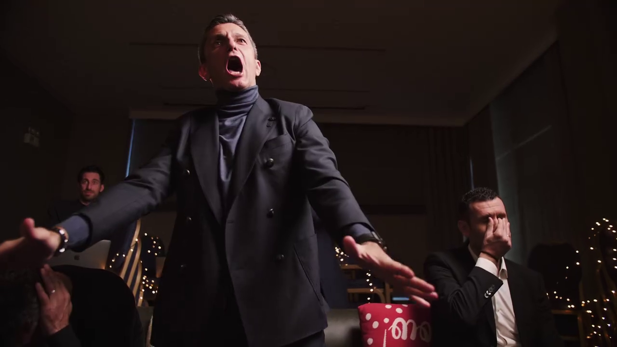 Imagini memorabile cu „dirijorul” Răzvan Lucescu: „Adu-i pe toți aici!” » Antrenorul lui PAOK e actor principal într-o filmare inedită