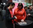 Cristina Neagu și Luminița Huțupan Dinu la semnat de autografe FOTO Cristi Preda