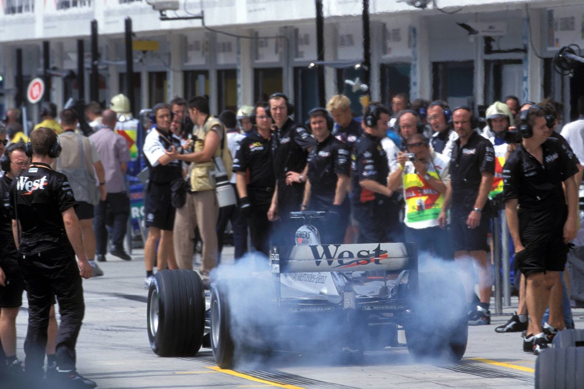 Monopostul condus de Raikkonen și Coulthard, scos la licitație pentru o sumă colosală