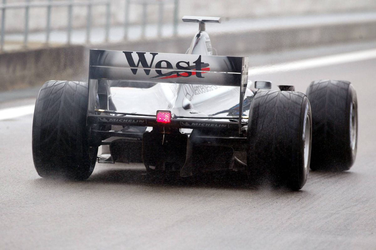 Monopostul condus de Raikkonen și Coulthard, scos la licitație pentru o sumă colosală