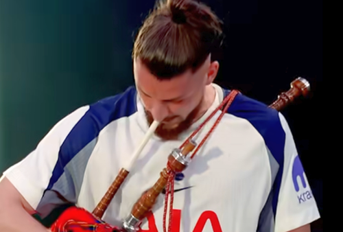 VIDEO Radu Drăgușin, cu cimpoiul în fața colegilor de la Tottenham: „Ai două minute să îți schimbi viața”