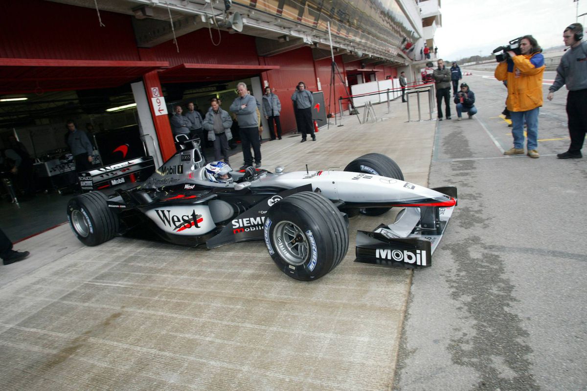 Monopostul condus de Raikkonen și Coulthard, scos la licitație pentru o sumă colosală