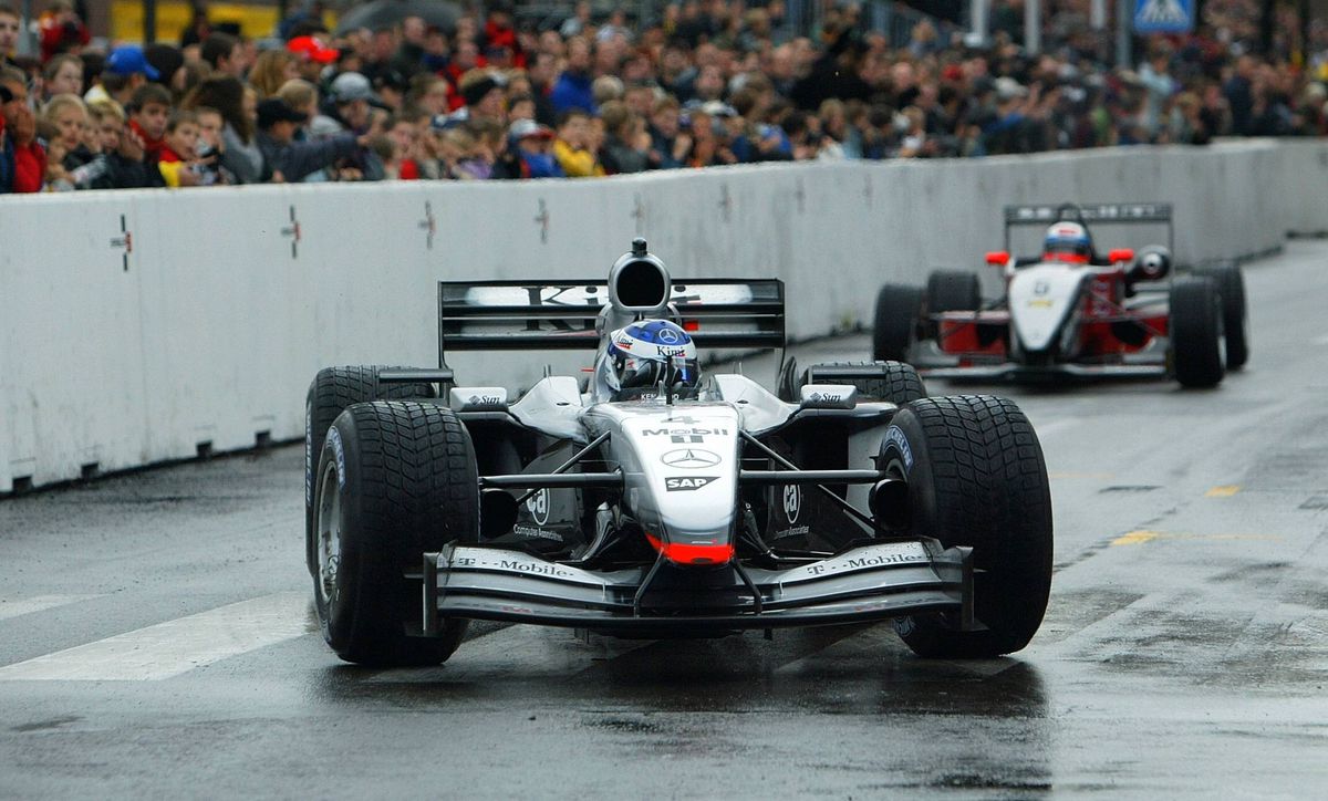 Monopostul condus de Raikkonen și Coulthard, scos la licitație pentru o sumă colosală