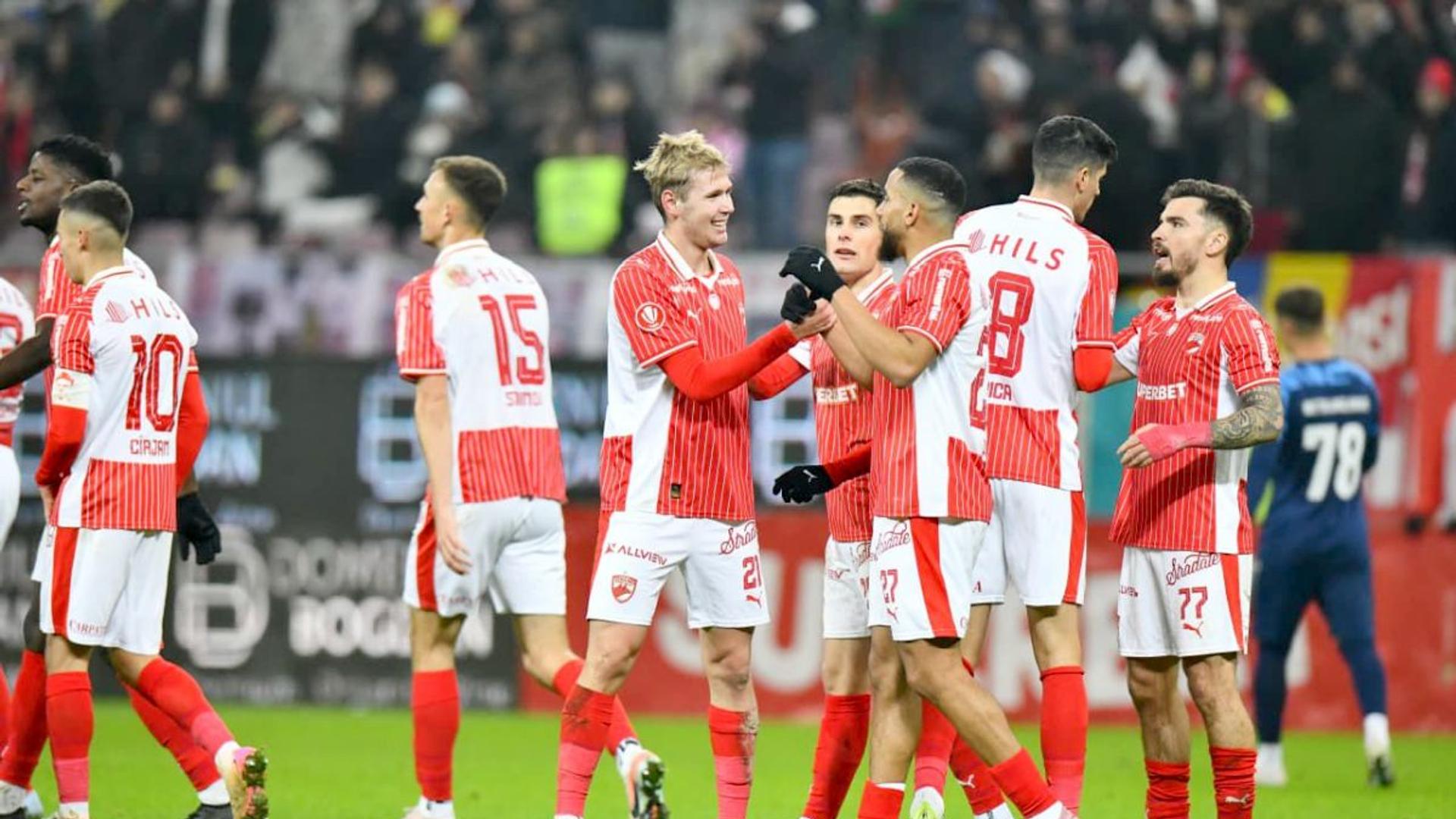 Gelu Sulugiuc discutând despre necesitatea unui atacant Dinamo în Superliga fotbal, în timpul unei conferințe de presă oficiale. | sursa foto: Gazeta Sporturilor