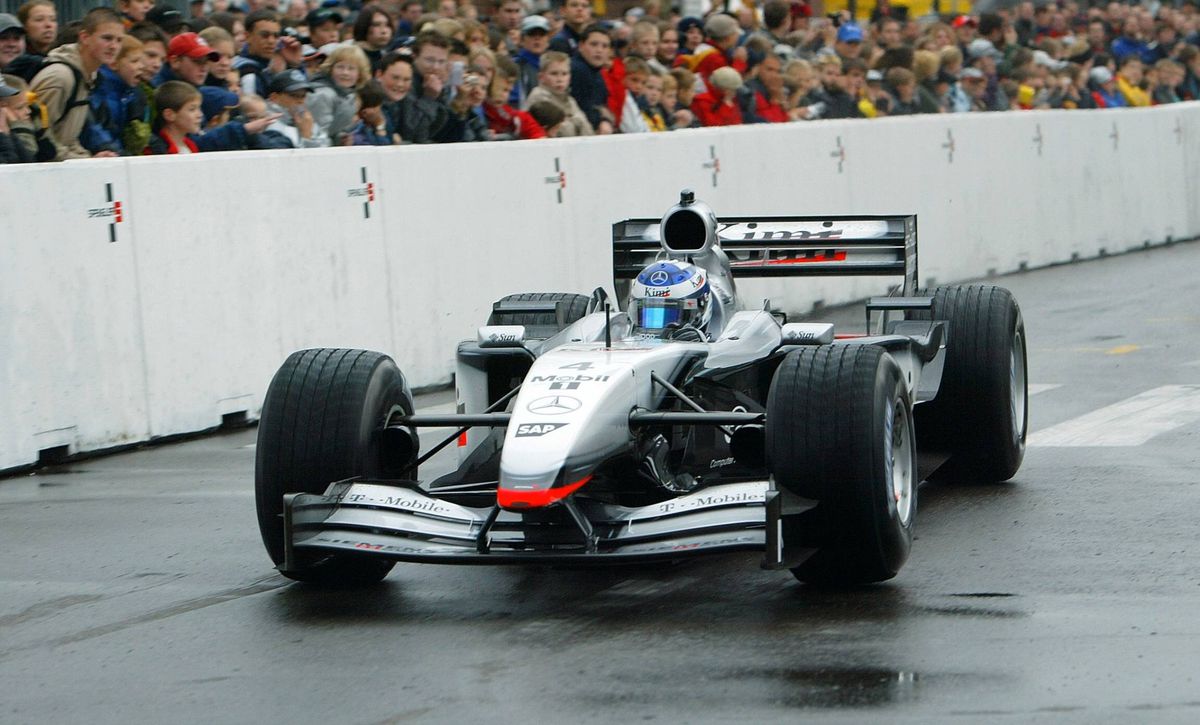 Monopostul condus de Raikkonen și Coulthard, scos la licitație pentru o sumă colosală