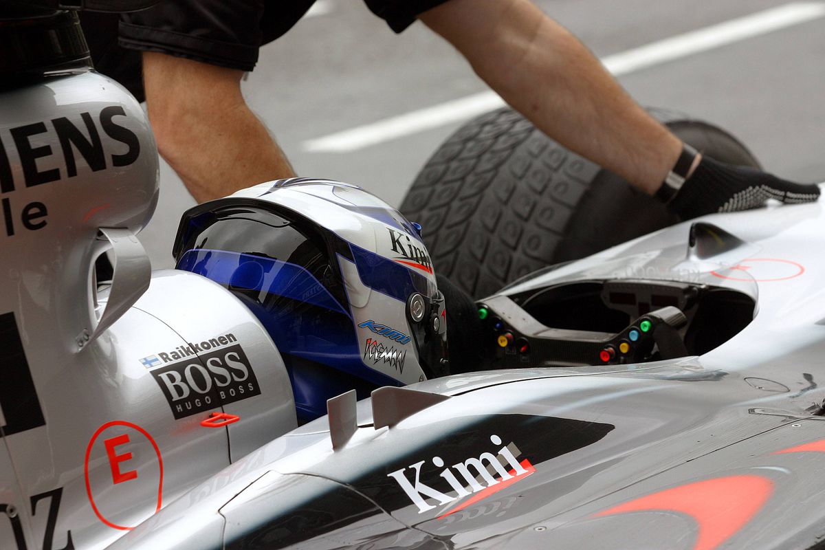 Monopostul condus de Raikkonen și Coulthard, scos la licitație pentru o sumă colosală