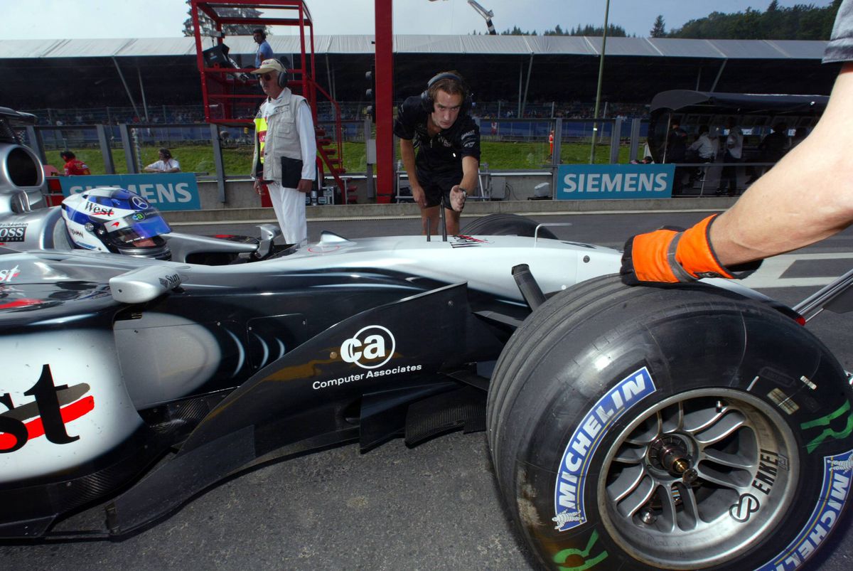 Monopostul condus de Raikkonen și Coulthard, scos la licitație pentru o sumă colosală