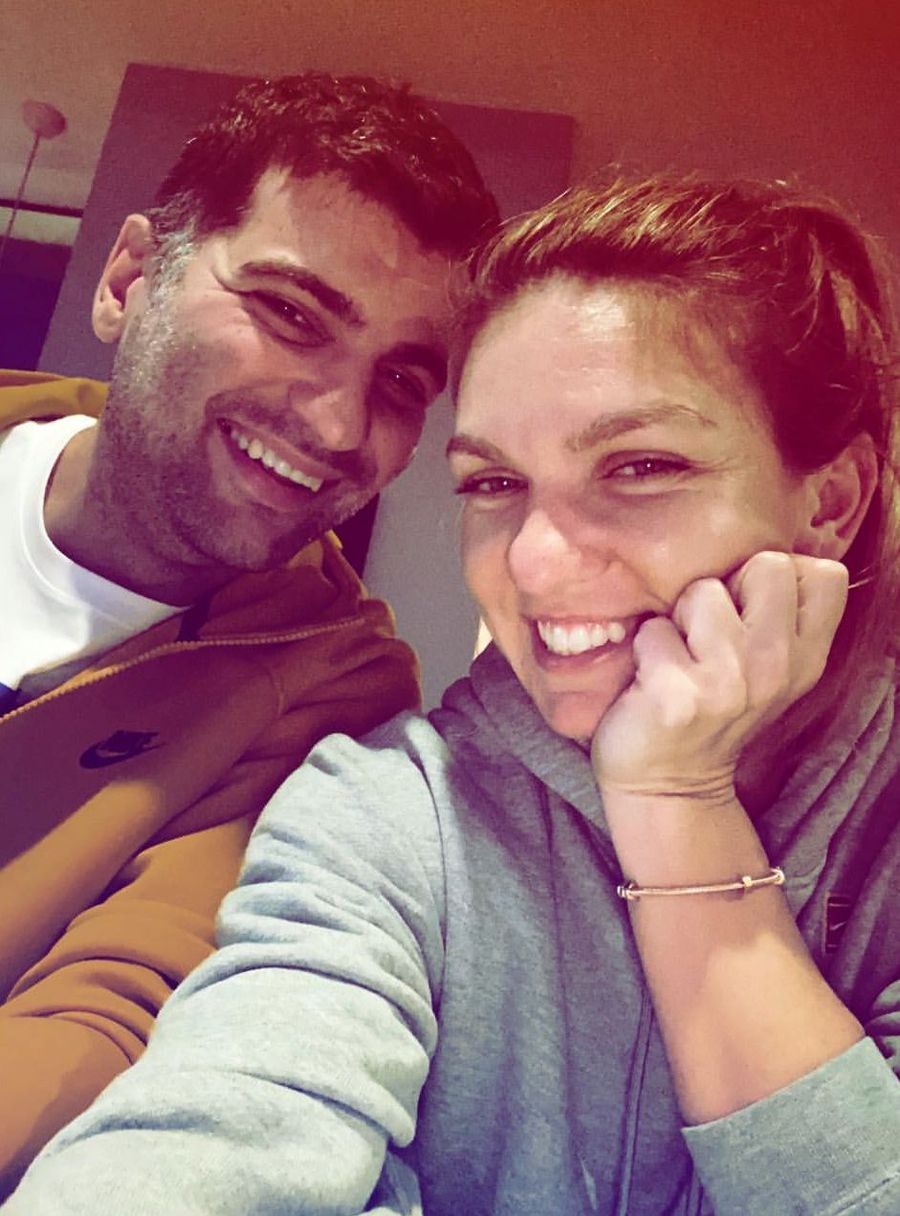 SIMONA HALEP LA AUSTRALIAN OPEN // FOTO Selfie-ul zilei: Halep s-a pozat cu Toni Iuruc după victoria cu Yulia Putintseva