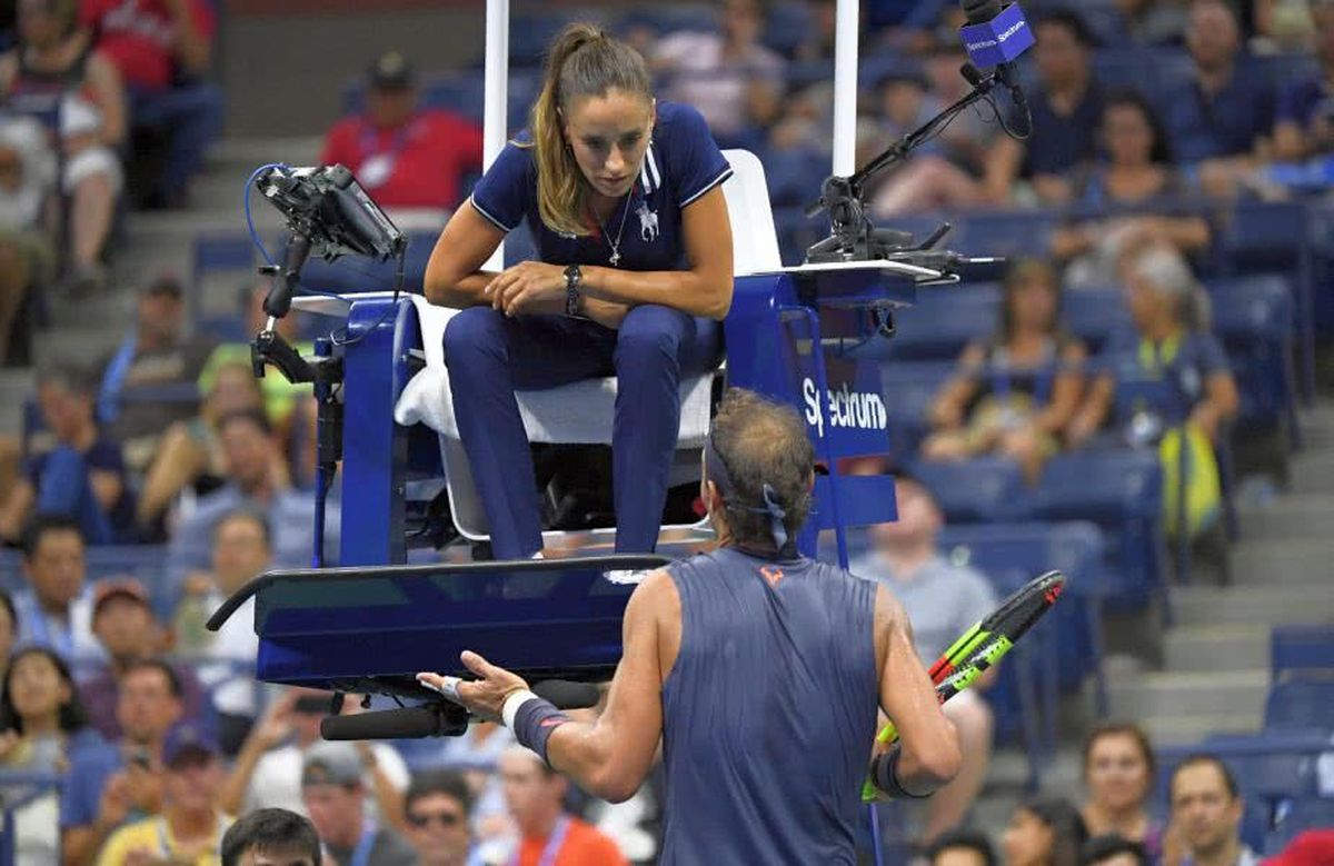 „Și-a pus implanturi?!” » Imaginile cu cel mai sexy arbitru de la US Open au provocat dezbateri aprinse