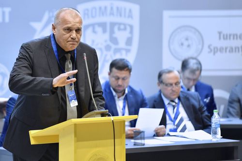 Marce Pușcaș, președintele de la FCU Craiova, a dezvăluit că, înaintea meciului cu Farul (2-3), l-a contactat pe secretarul general adjunct al FRF pentru a se asigura de un arbitraj corect din partea lui Ionuț Coza.