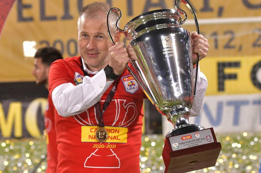 În 2020/2021, Iordănescu a câștigat titlul alături de CFR Cluj // foto: Imago Images