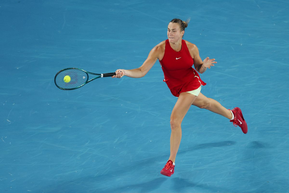 Aryna Sabalenka este prima finalistă de la Australian Open după ce a învins-o într-un meci intens pe Coco Gauff