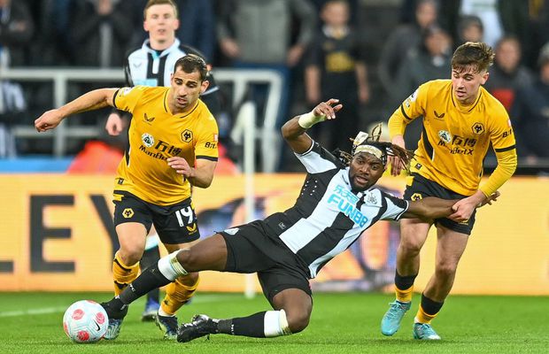 Aflat în lupta pentru titlu în Grecia, Răzvan Lucescu transferă un jucător din Premier League, suspendat pentru un gest șocant