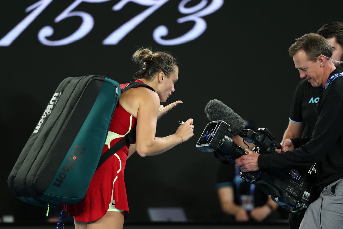 Aryna Sabalenka este prima finalistă de la Australian Open după ce a învins-o într-un meci intens pe Coco Gauff