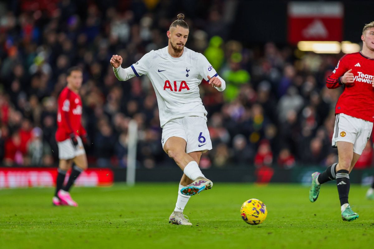 Antrenorul lui Tottenham a luat decizia » Când va fi Radu Drăgușin titular în premieră