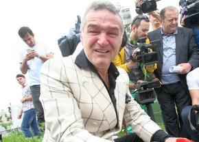 I-a sunat telefonul la ora zece seara: „Nu pot să dau nume, că nu e frumos” » Povestea cu Gigi Becali despre care nimeni nu știa: „Bagă-i lu' ăla o sută de milioane. Noroc că aveam inima tare”