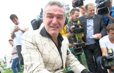 I-a sunat telefonul la ora zece seara: „Nu pot să dau nume, că nu e frumos” » Povestea cu Gigi Becali despre care nimeni nu știa: „Bagă-i lu' ăla o sută de milioane. Noroc că aveam inima tare”