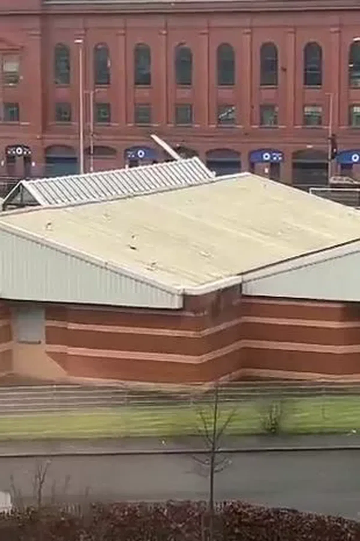 Furtuna Eowyn face ravagii în Marea Britanie! Arenele din Glasgow, serios afectate