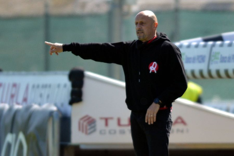 Până unde s-a ajuns! » Un fost antrenor al lui Pușcaș, Papp și Stoian a fost dat afară, noaptea, pe Instagram