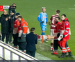 Clipe de panică în Giulești: titularul Rapidului a părăsit terenul pe targă, cu guler cervical