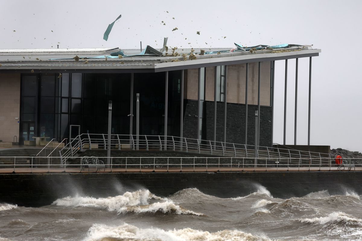 Furtuna secolului face ravagii » Pagube serioase la arenele din Glasgow: au fost smulse de vânt! Ce se întâmplă cu meciul lui Ianis Hagi