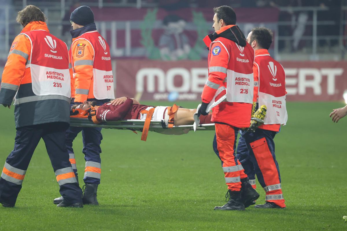 Jakub Hromada a părăsit terenul pe targă