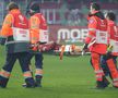Clipe de panică în Giulești: titularul Rapidului a părăsit terenul pe targă, cu guler cervical