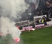 Suporterii de la Rapid au aruncat din nou cu petarde și fumigene în teren/ Foto: GSP