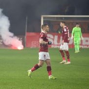 Suporterii de la Rapid au aruncat din nou cu petarde și fumigene în teren/ Foto: Ionuț Iordache GSP