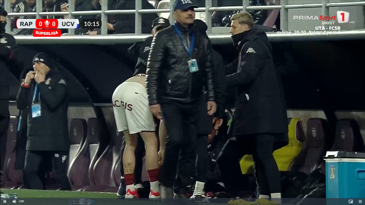 Jakub Hromada a părăsit terenul pe targă