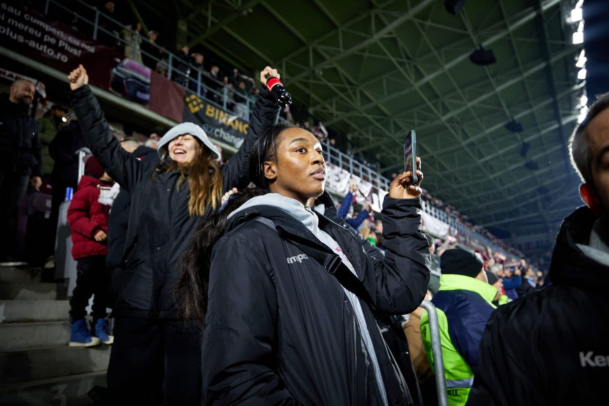 Fetele de la handbal la Rapid - Craiova