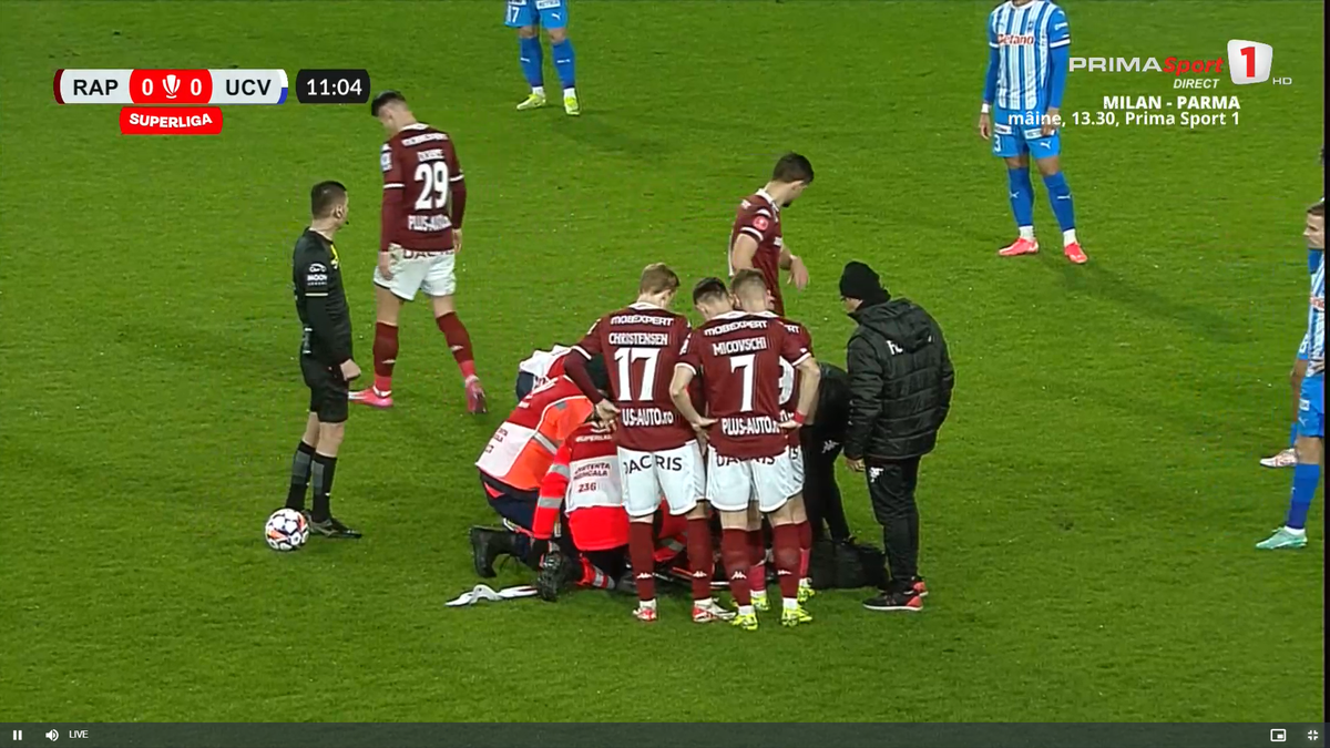 Clipe de panică în Giulești: titularul Rapidului a părăsit terenul pe targă, cu guler cervical