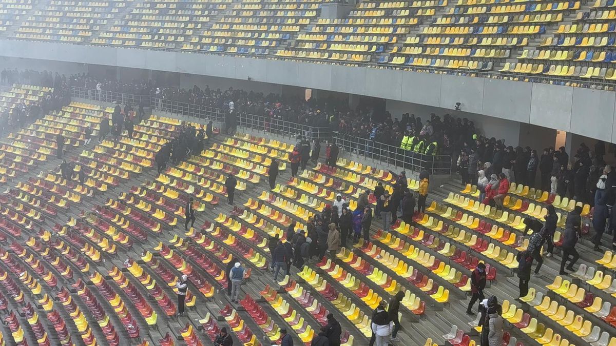 Peluza Nord FCSB fierbe! » Cine a intervenit și i-a oprit pe ultrași să nu le vandalizeze mașinile jucătorilor: „Vă credeți vedete. Prea multă aroganță”