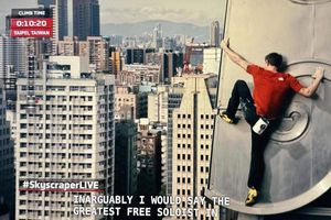 „Miza programului n-a fost ascensiunea, ci moartea” » De ce escaladarea live a unui zgârie-nori de către Alex Honnold a fost greșită: „Clădirea nu e munte, e o căutare de clickuri vopsită drept căutare interioară”