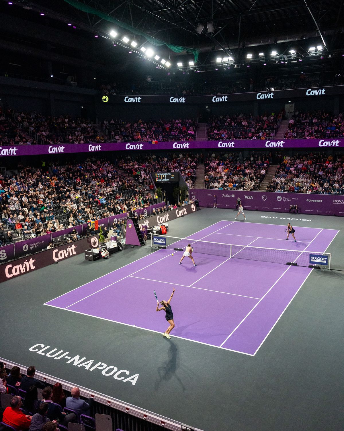 STOP spectacolelor de manele într-o sală polivalentă din România