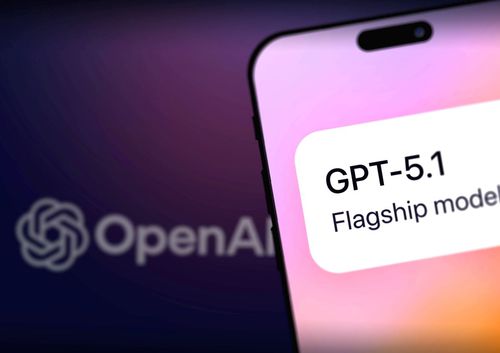 Robert Moreno (48 de ani), fostul selecționer al Spaniei, a fost dat afară de la clubul rus FC Soci pentru că s-a bazat excesiv pe ChatGPT în luarea deciziilor la echipă, inclusiv în planificarea antrenamentelor // foto: Imago