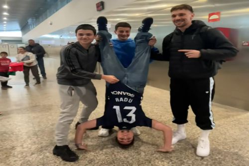 Ionuț Radu, întâlnire inedită cu fanii în aeroport / foto: TikTok @rccelta